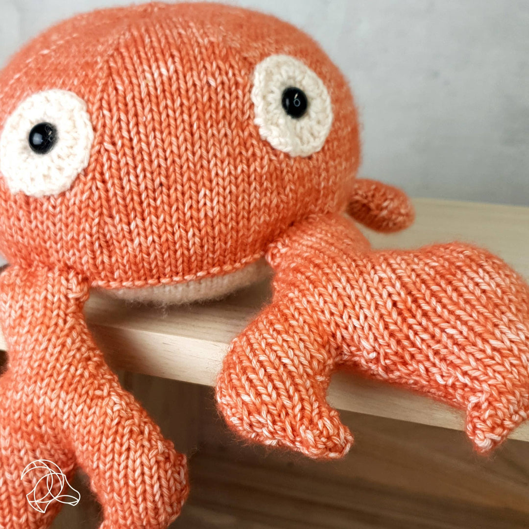 Karel Crab - DIY Knitting Kit