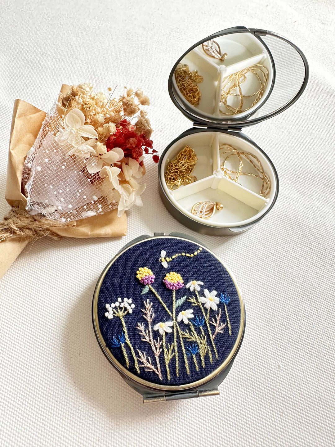 Floral Embroidered Round Jewelry Box With Mirrorrie