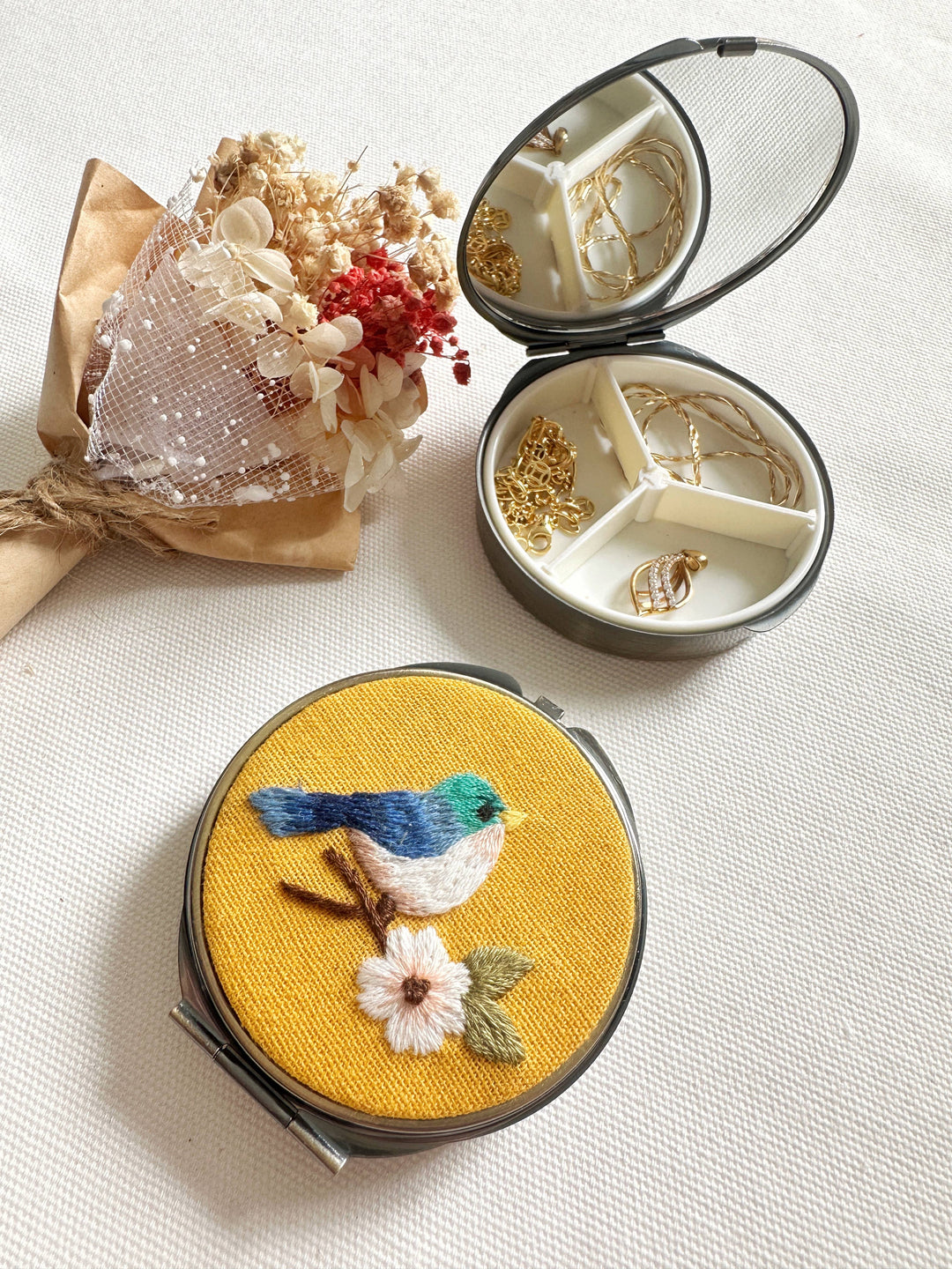 Floral Embroidered Round Jewelry Box With Mirrorrie