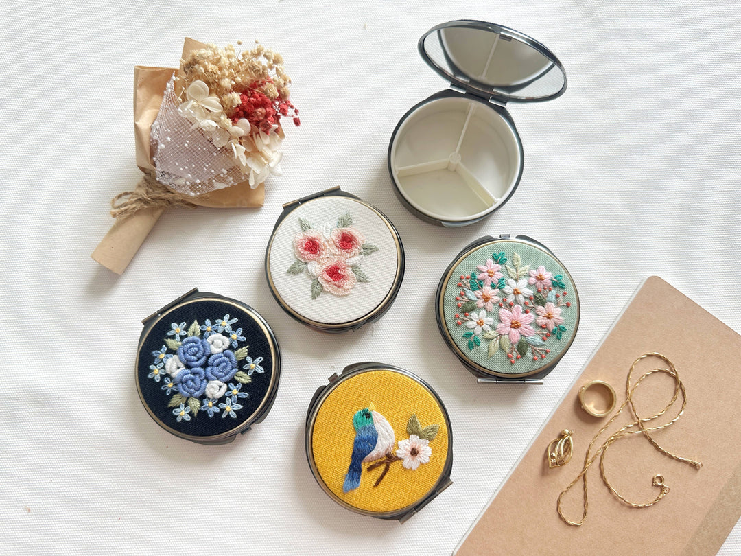 Floral Embroidered Round Jewelry Box With Mirrorrie
